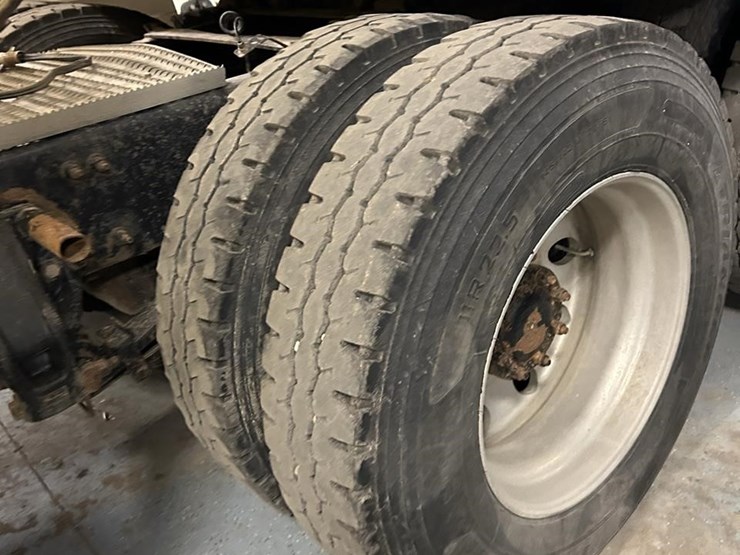 2015-peterbilt-579-image-24