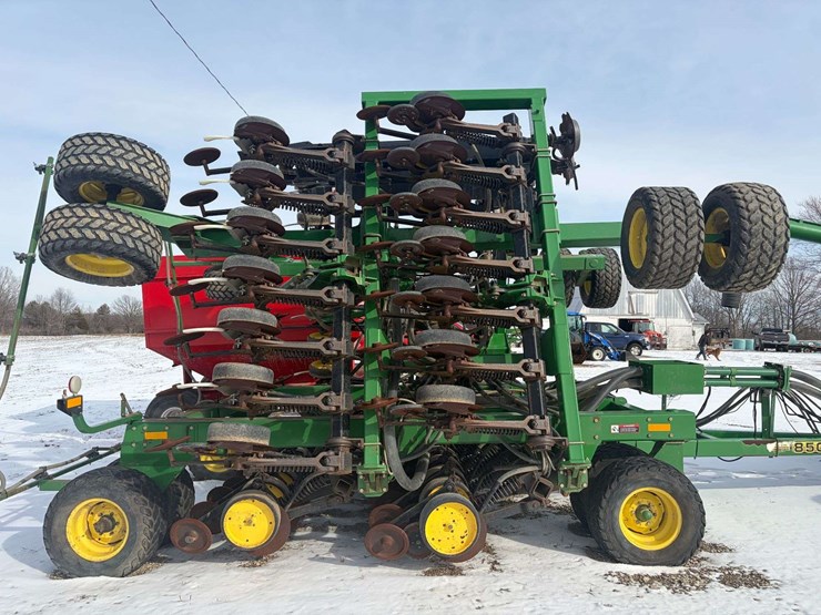 john-deere-1850-image-17