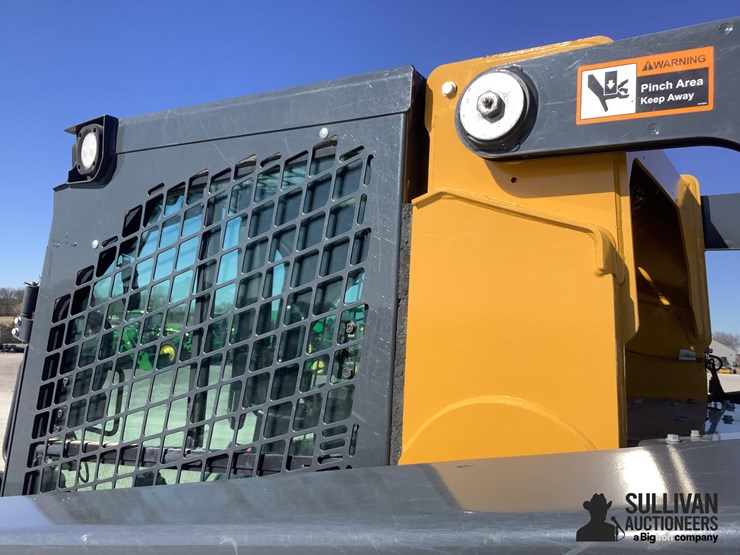 2020-deere-331g-image-17