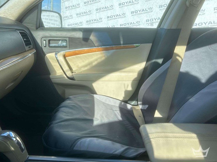 2012-lincoln-mkx-image-19