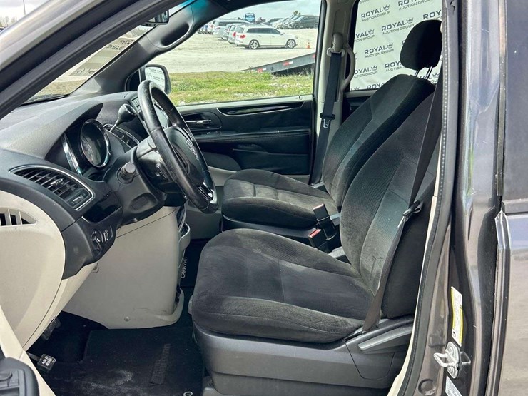 2016-dodge-grand-caravan-image-12