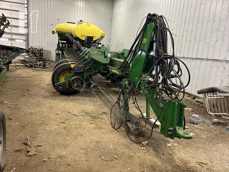 2010-john-deere-1770nt-image-1