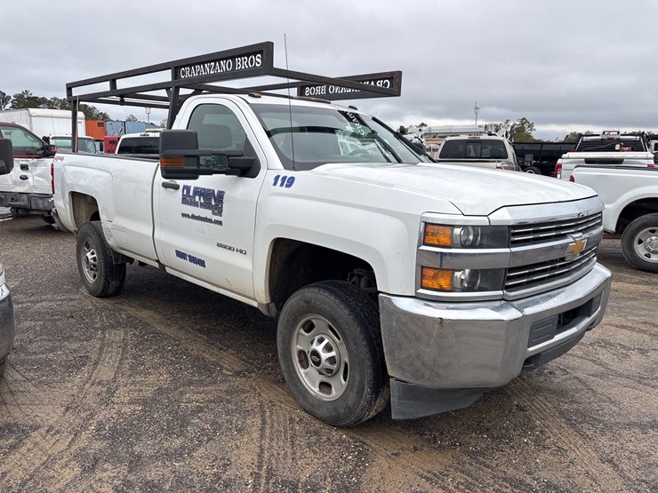 2017-chevrolet-2500hd-image-2