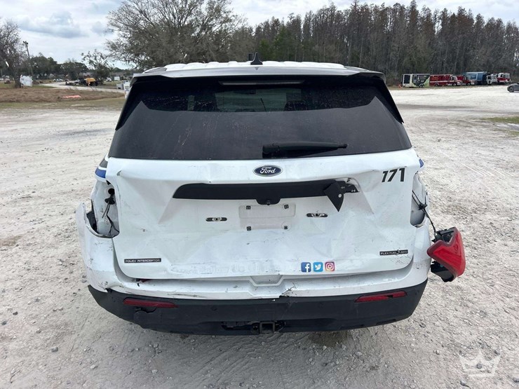 2022-ford-explorer-image-22