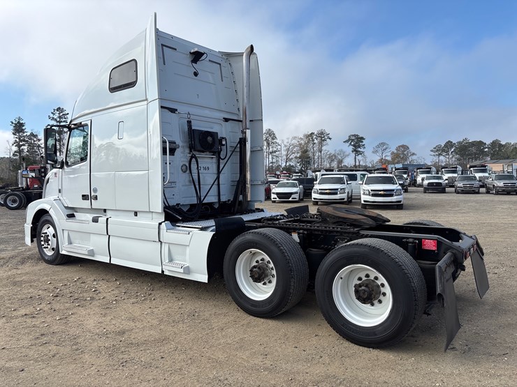 #228-•-2017-freightliner-image-4