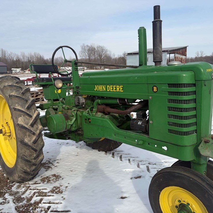 JOHN DEERE B