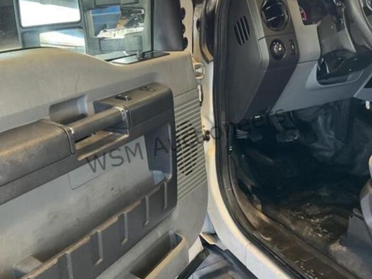 2016-ford-f550-image-25