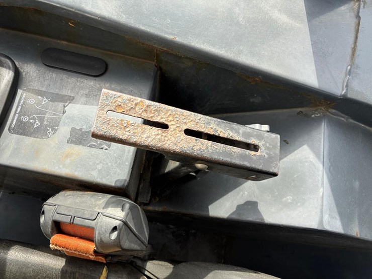 2021-deere-204l-image-61