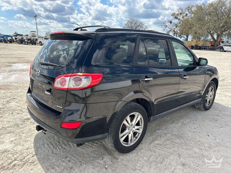 2011-hyundai-santa-fe-image-3