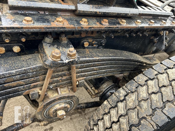 2017-mack-granite-gu713-image-67