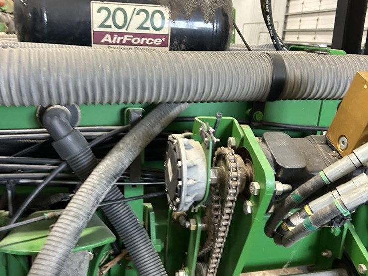 2010-john-deere-1770nt-image-39