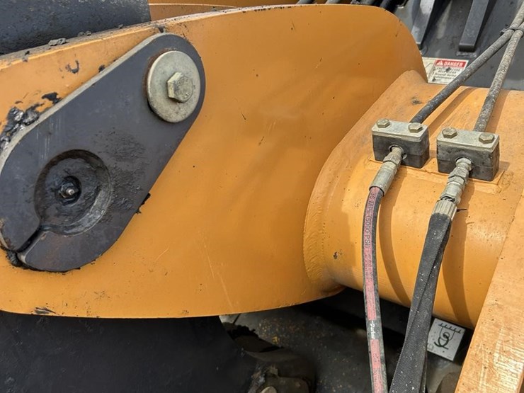 2019-case-721g-image-33