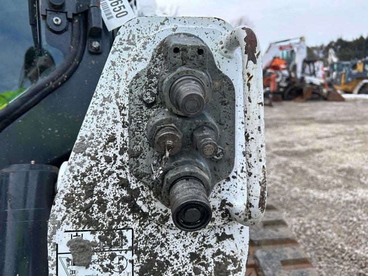 2022-bobcat-t870-image-11
