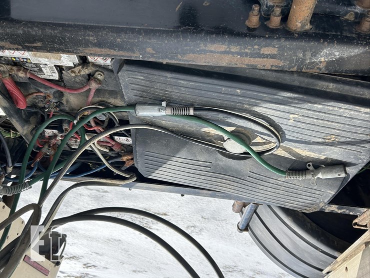 2006-freightliner-columbia-120-image-14