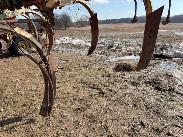 glencoe-chisel-plow-9-shank-image-4