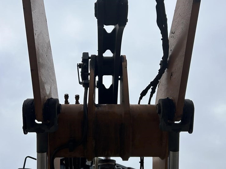 2019-case-721g-image-60