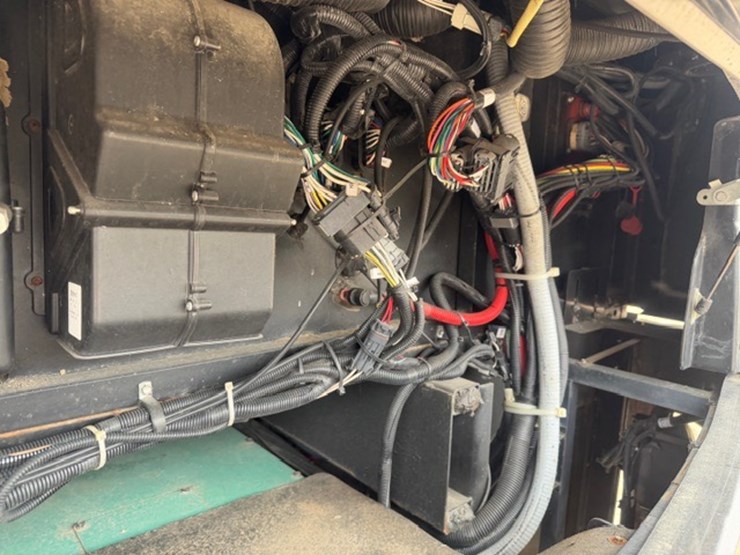 #1339-•-2011-fleetwood-36j-discovery-rv-/-motorhome-image-31