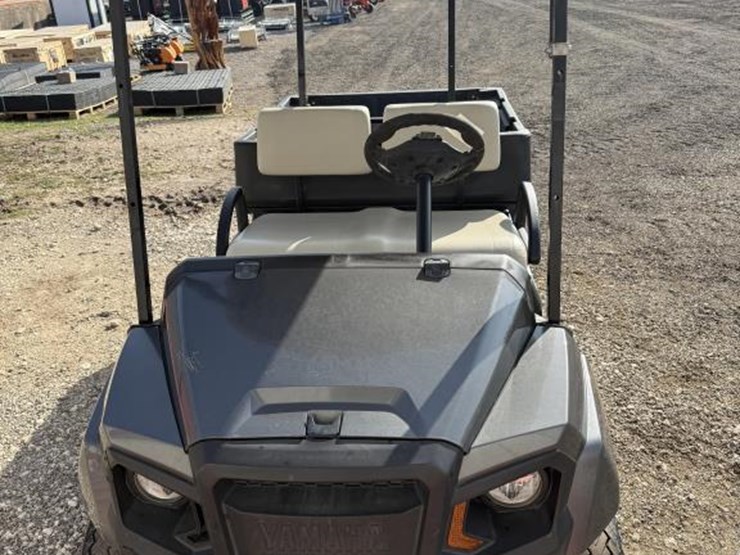 #65-•-2018-yamaha-2-seater-w/-dump-bed-cart---gas-image-2