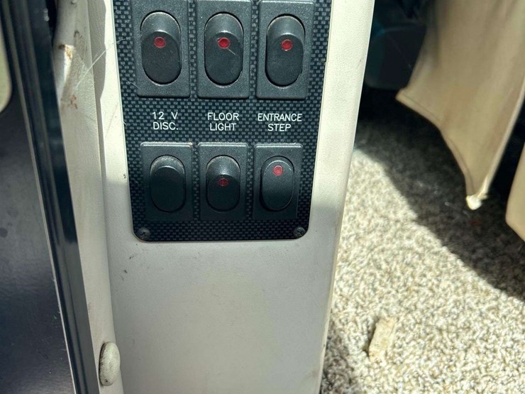 2001-freightliner-allegro-bus-class-a-motorhome-image-37