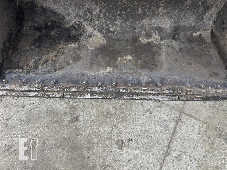 2019-case-721g-image-45