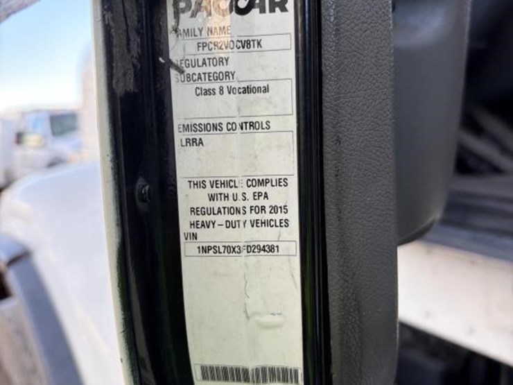 2015-peterbilt-365-image-18