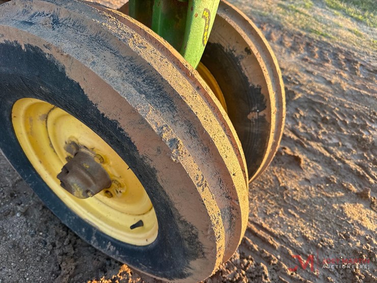 john-deere-70-image-14