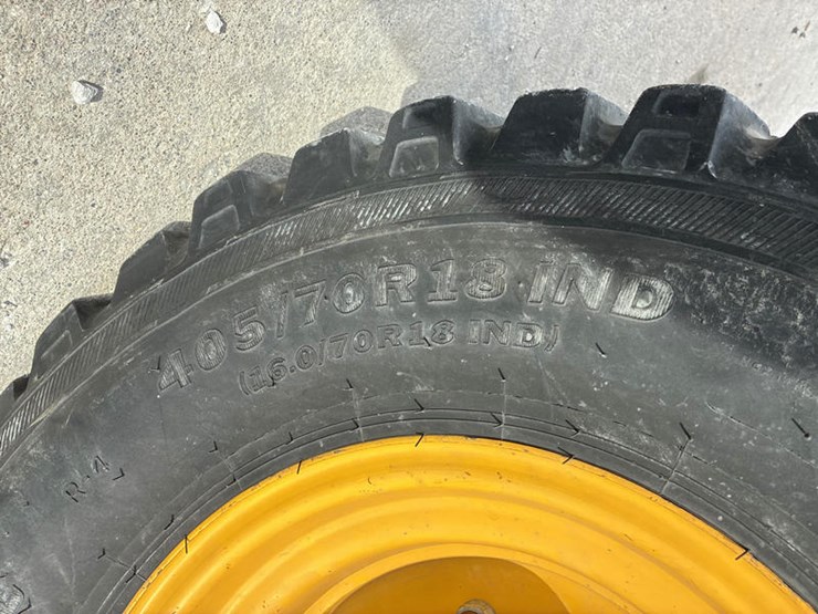 2021-deere-204l-image-48