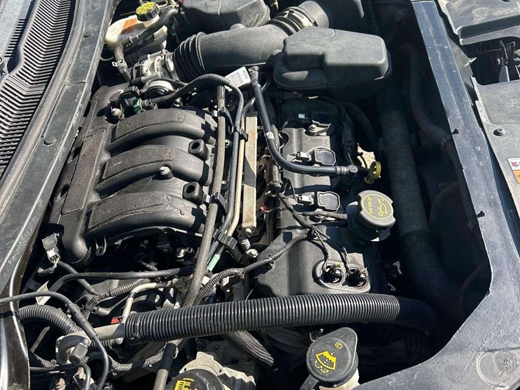 2018-lincoln-mkt-image-8