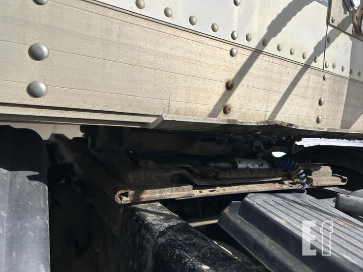 2006-freightliner-columbia-120-image-12