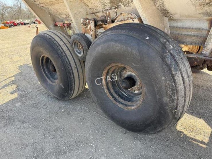 #53-•-tyler-moonwalk-260-pull-behind-dry-fertilizer-image-11