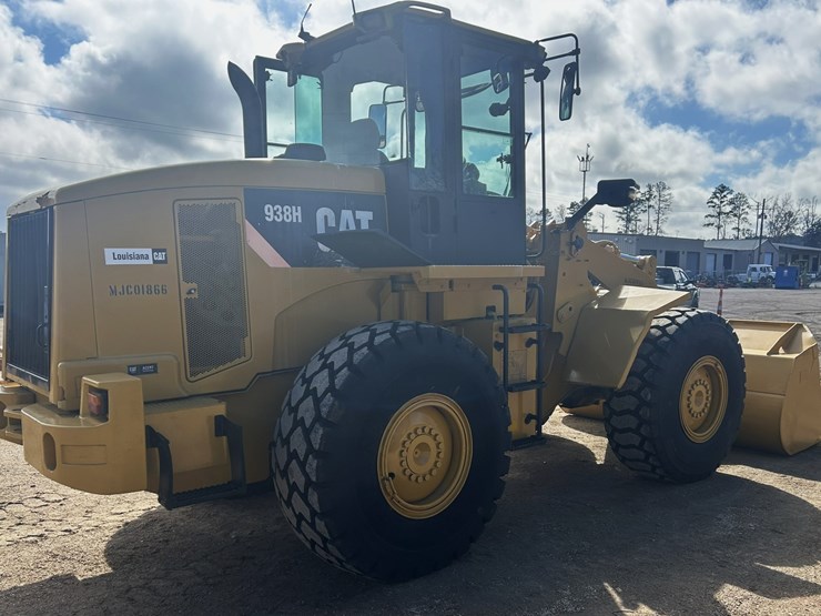 2012-caterpillar-938h-image-5