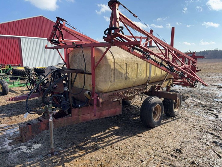 hardy-800-gallon-sprayer,-54’-booms,-triple-nozzles-image-1