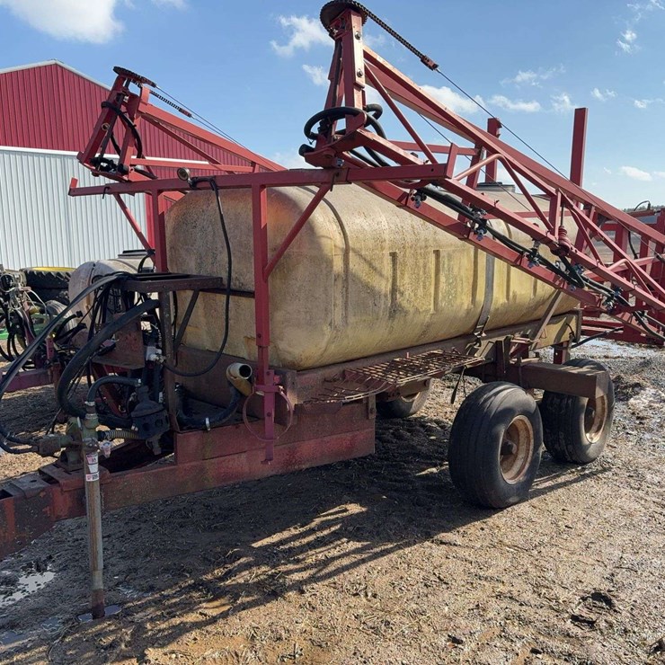 Hardy 800 gallon sprayer, 54’ booms, triple nozzles