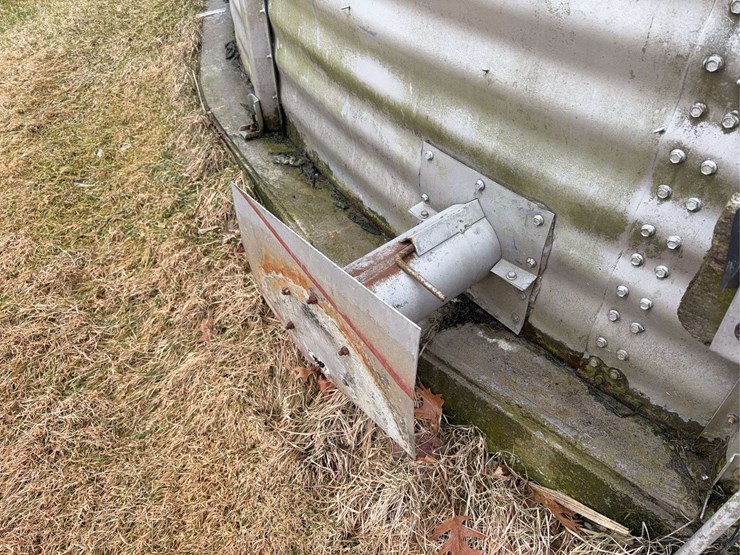 5000-bu-grain-bin-with-in-floor-dryer-and-unload-auger.-image-2