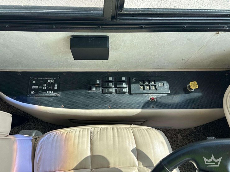 2001-freightliner-allegro-bus-class-a-motorhome-image-16