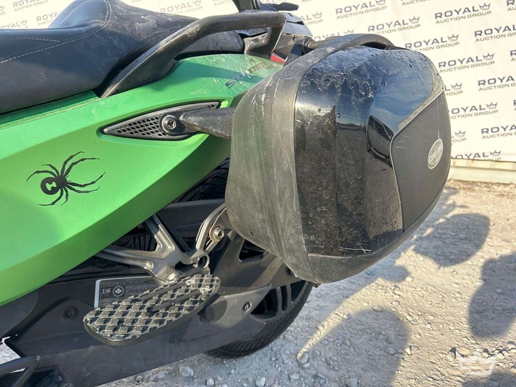 2012-can-am-spyder-motorcycle-image-17