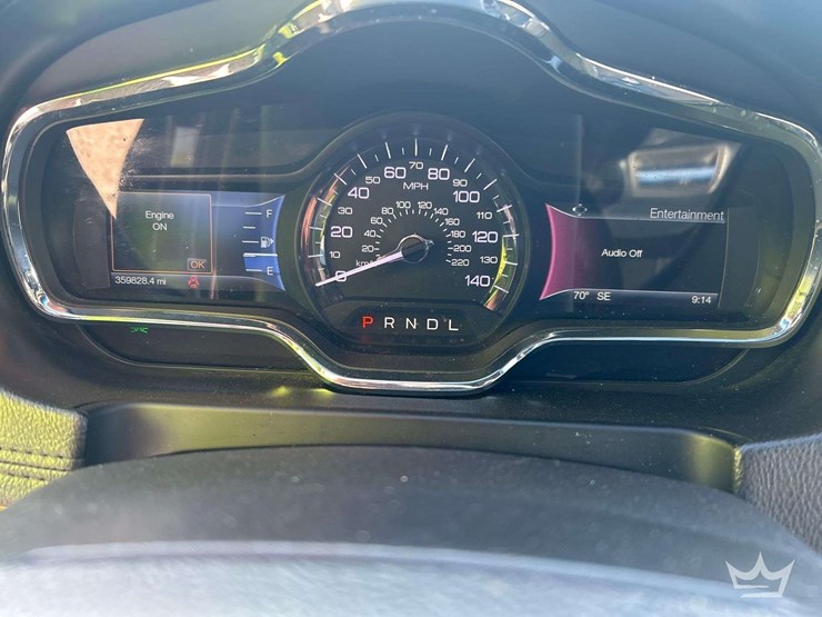 2018-lincoln-mkt-image-13