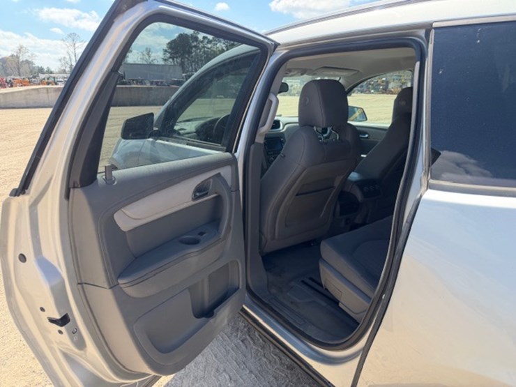 2016-chevrolet-traverse-image-22