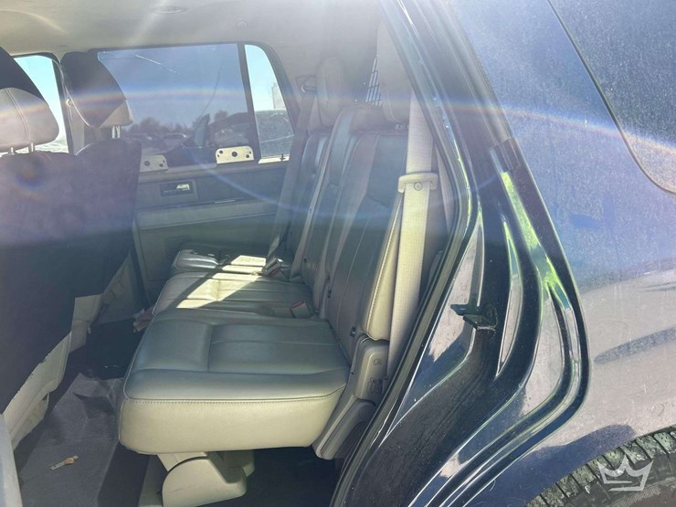 2012-ford-expedition-image-16