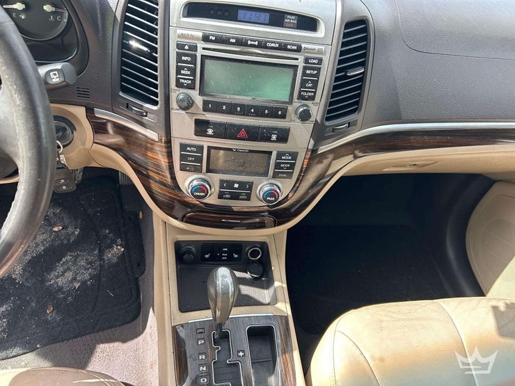 2011-hyundai-santa-fe-image-15