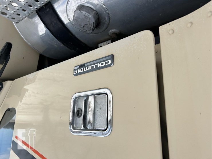 2006-freightliner-columbia-120-image-16