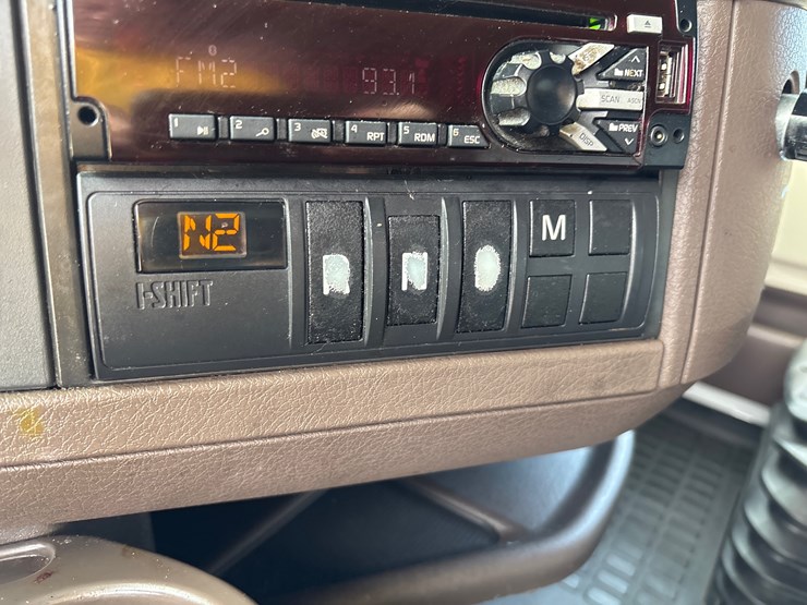 #228-•-2017-freightliner-image-12