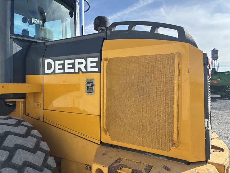 2011-deere-544k-image-32