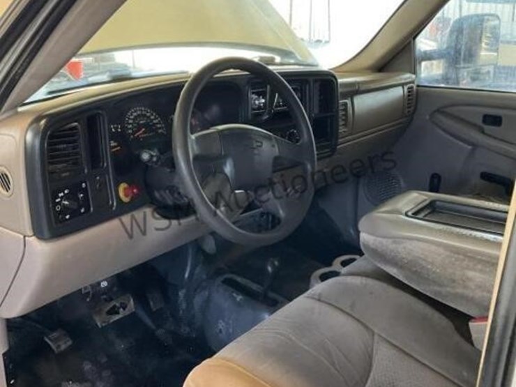 2007-chevrolet-silverado-3500-image-25