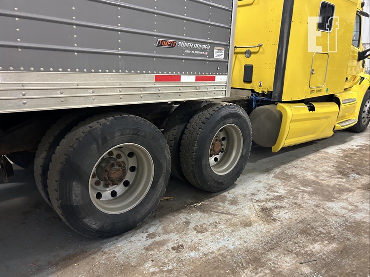 2015-peterbilt-579-image-3