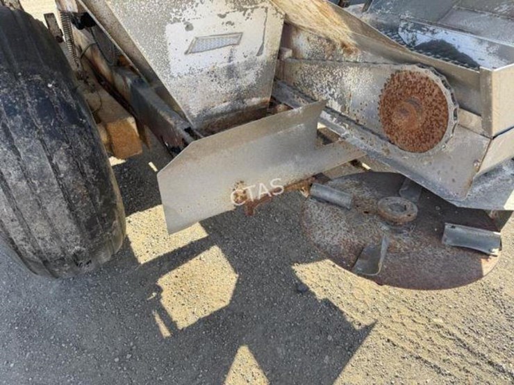 #53-•-tyler-moonwalk-260-pull-behind-dry-fertilizer-image-9