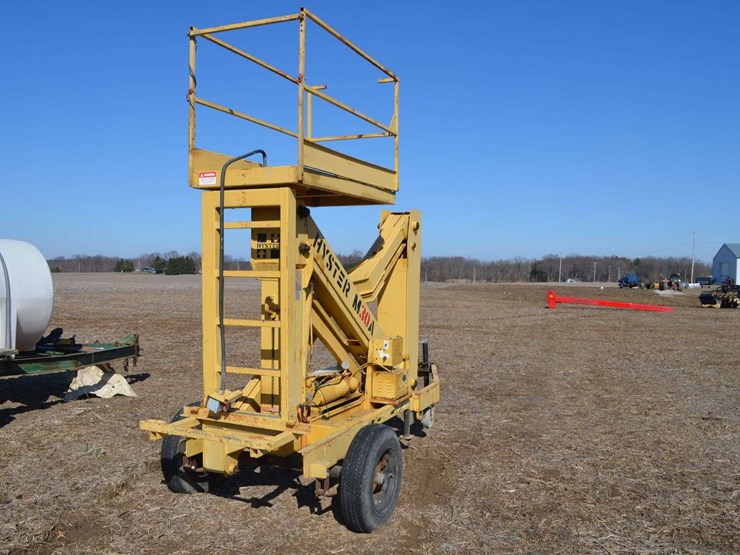 hyster-m30a-scissor-lift-image-3