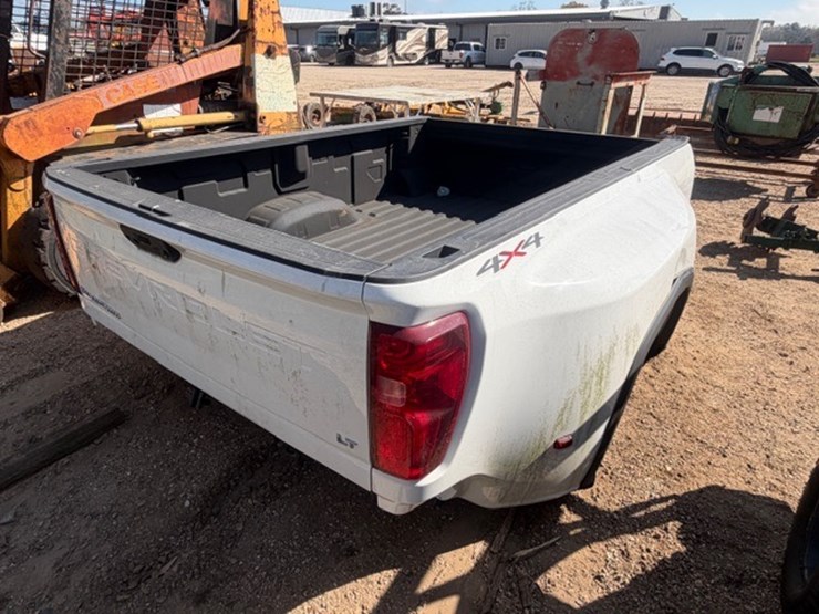 2024-chevrolet-3500-image-3