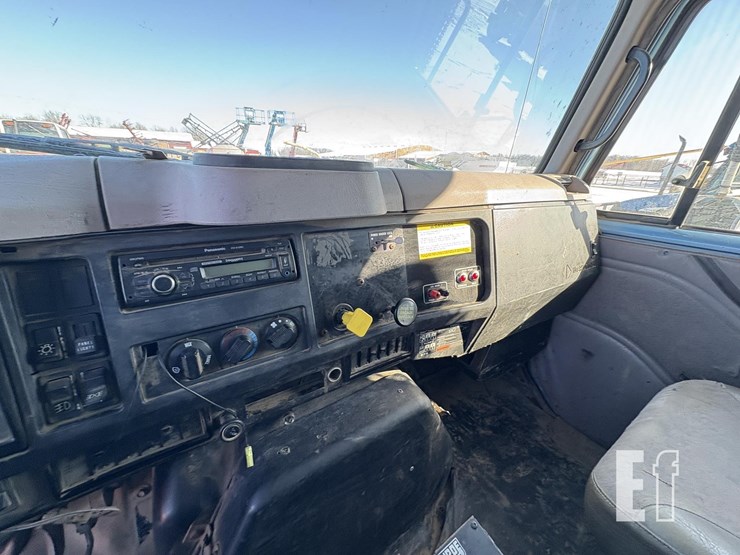 1999-international-f2674t-image-19