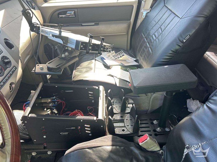 2012-ford-expedition-image-15